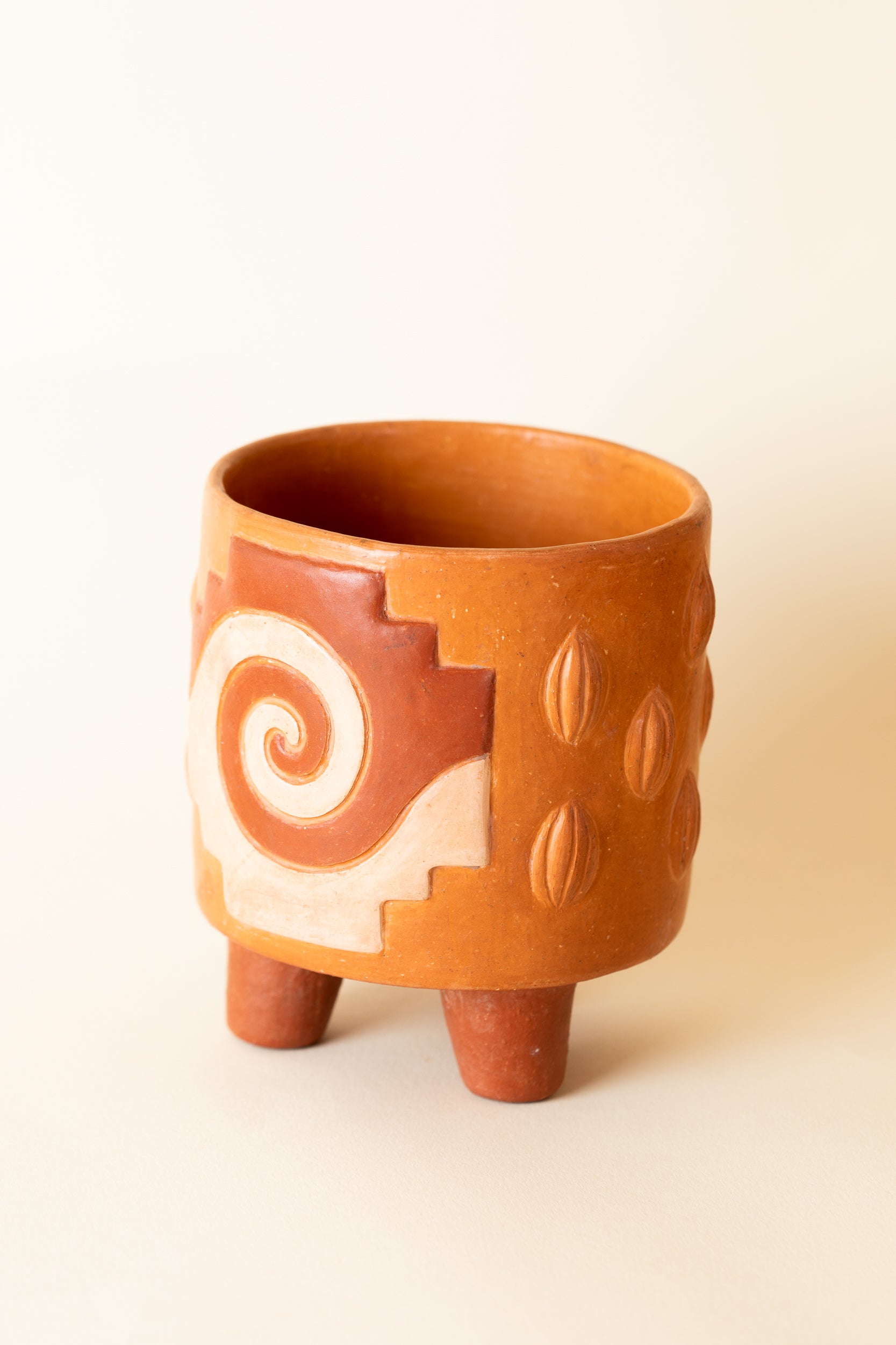 Cacao ceramics collection vessel with chakana peru