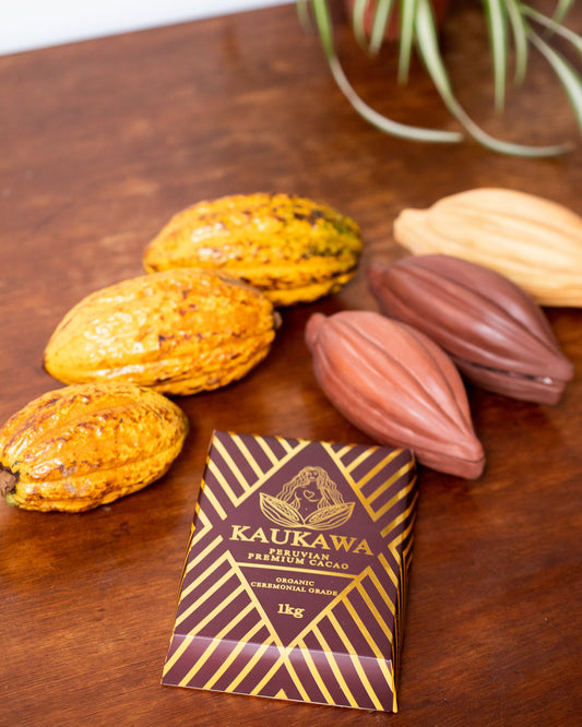 Ceremonial cacao paste of 1 kilo, made in Peru, chuncho cacao, clay ceramic colelction for rituals, fresh cacao pods